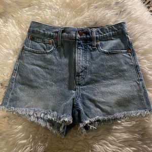 Madewell • Women’s Sz 26 • The Perfect Jean Short • Balsam Wash